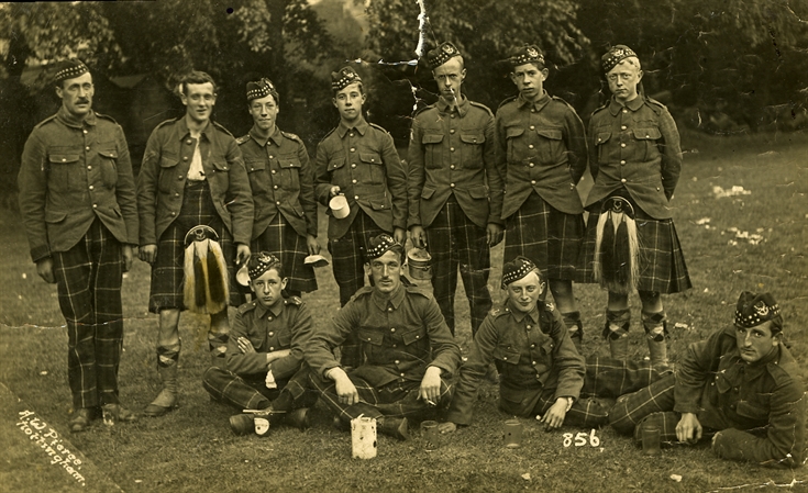 Group of WW1(?) soldiers